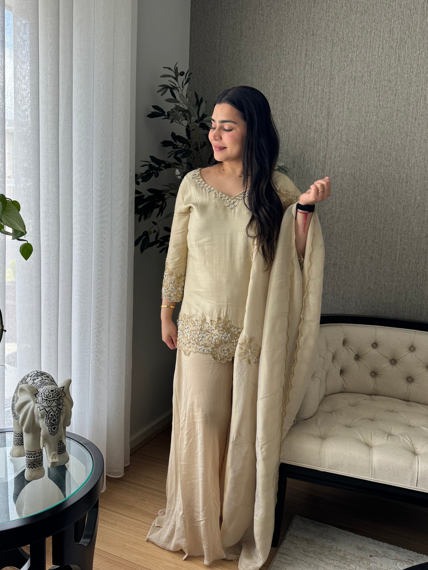 Avneet( Offwhite)