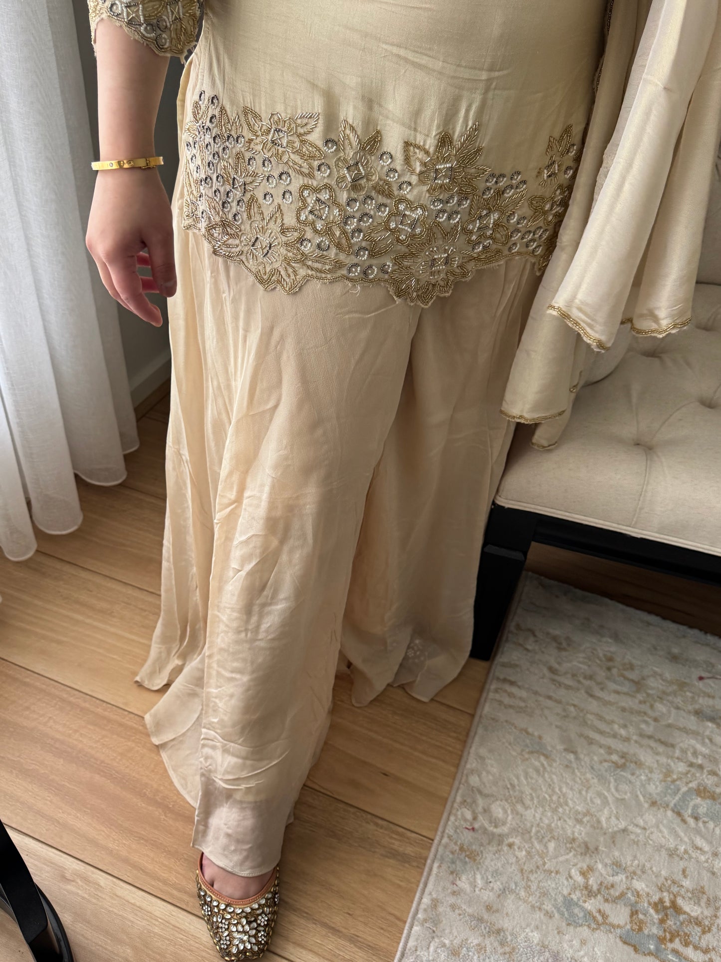 Avneet( Offwhite)
