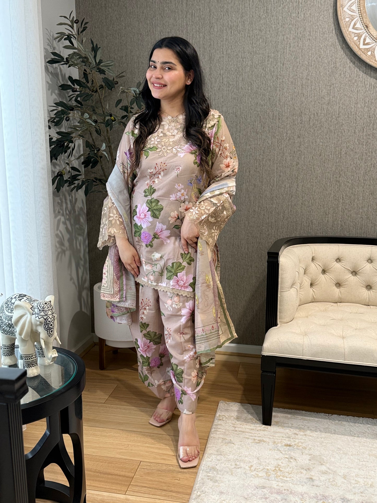 Faria Farshi Suit (Beige)