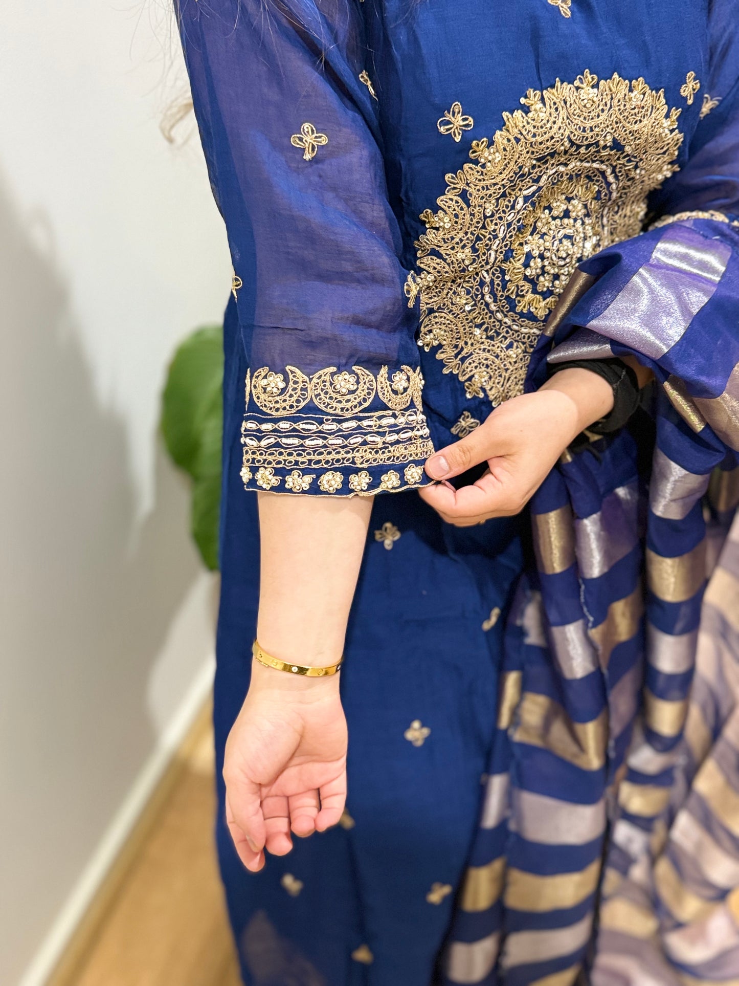 Nasreen (Blue)