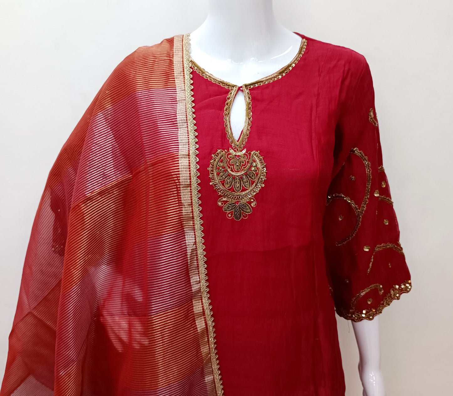 Mansi (Red)