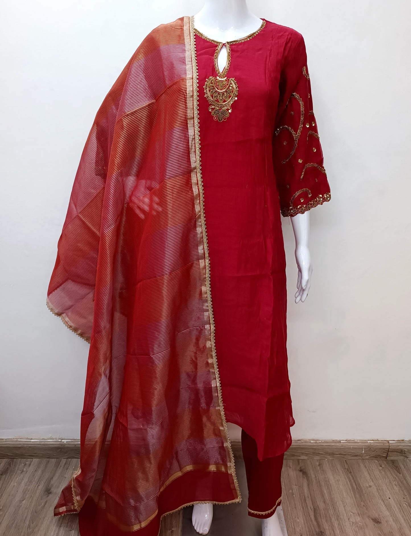 Mansi (Red)