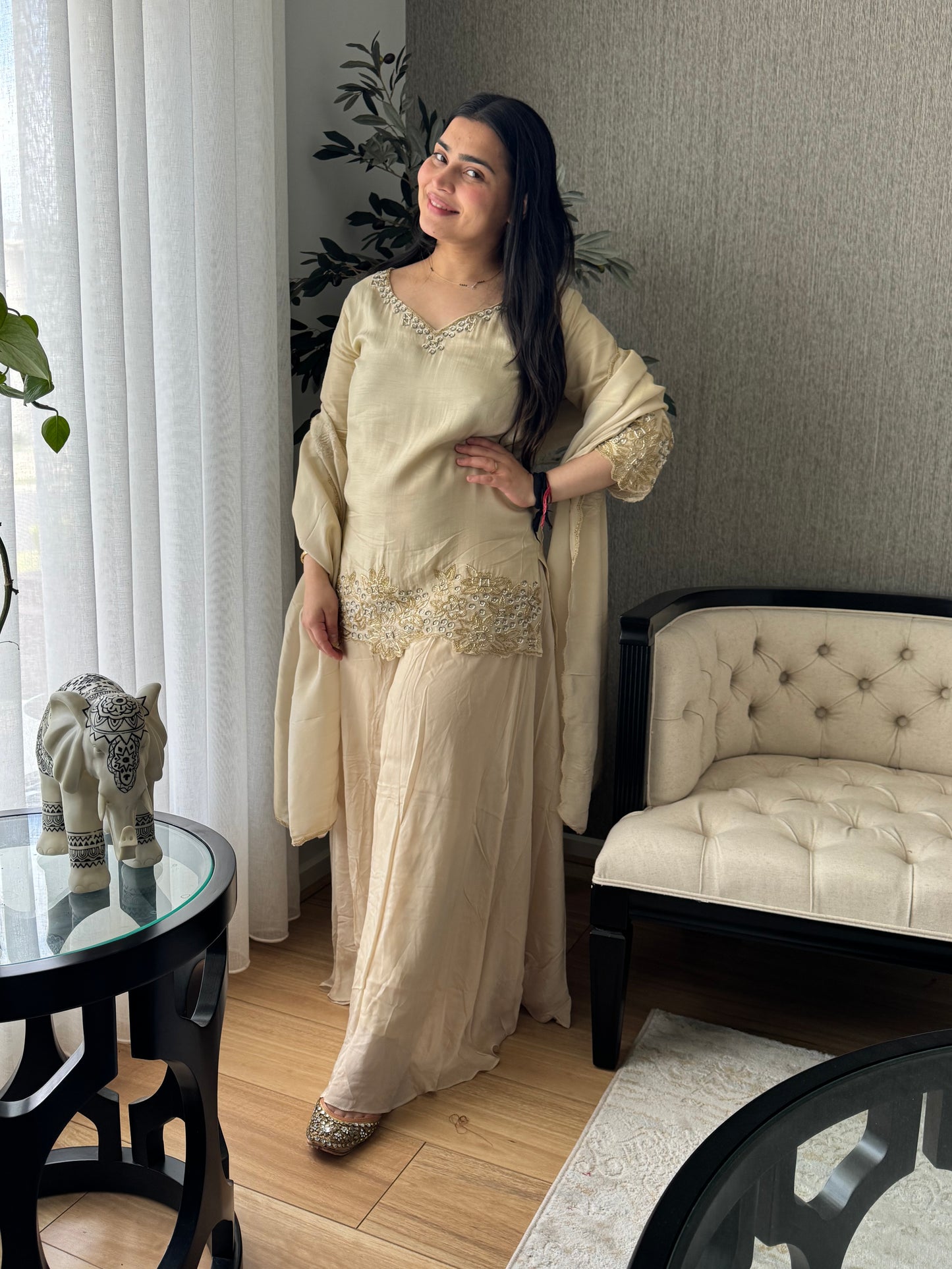 Avneet( Offwhite)