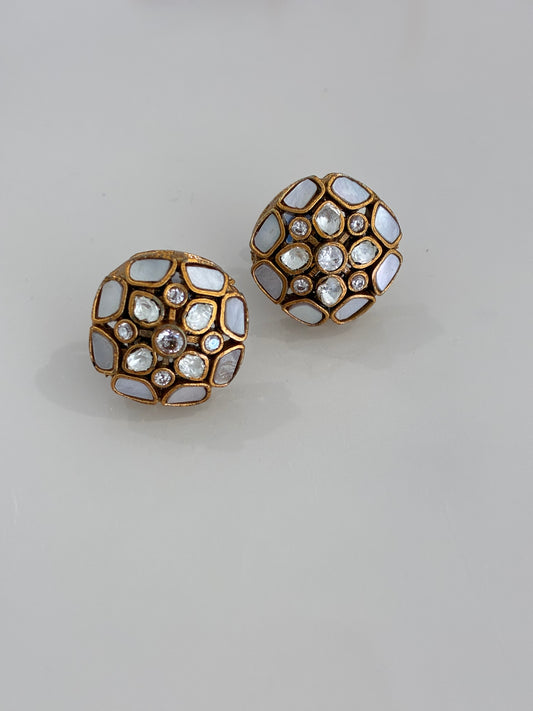 Devi (ivory)