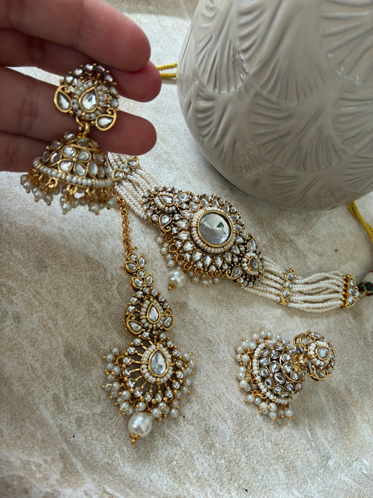 Navya (golden)