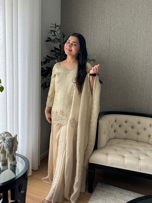 Avneet( Offwhite)